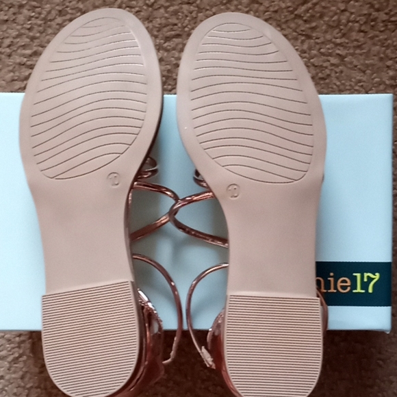 Shoes - Picture 4 of 6